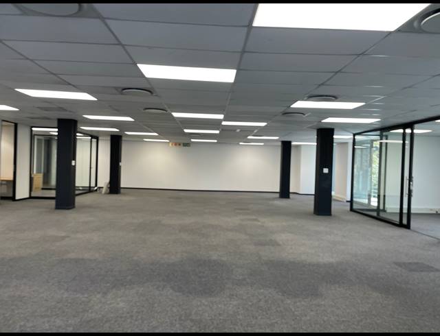 369M² OFFICE TO LET IN BRYANSTON